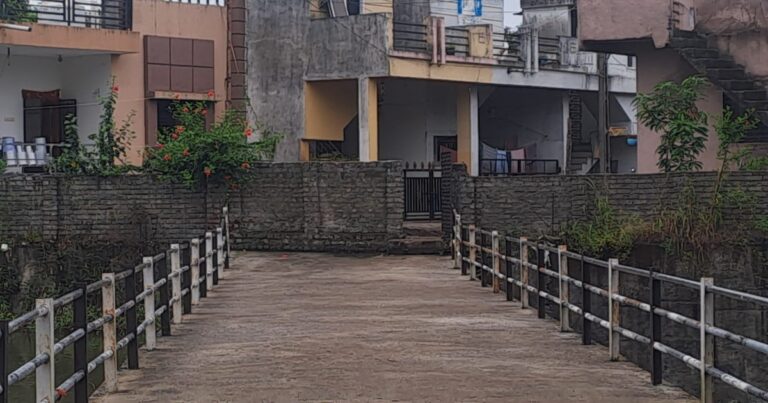 સોનગઢ: કાજબા નદી પર પાંચ વર્ષથી બંધ કોઝવે શરૂ કરવા માગ