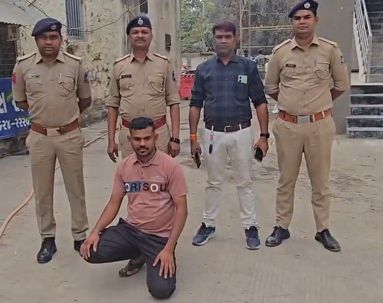 કામગીરી કરનાર સ્ટાફ