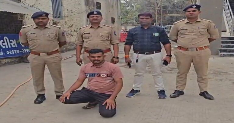 સોનગઢ પોલીસે ધાબા પર સંતાડી રાખેલો વિદેશી દારૂ ઝડપી પાડ્યો