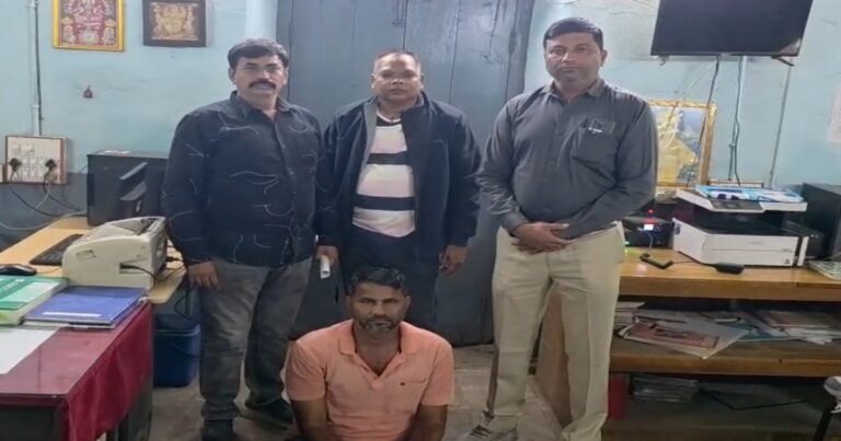 નાનાપોંઢા પોલીસ સ્ટેશનના નાર્કોટિક્સના ગુનામાં ફરાર શખ્સને તાપી SOGએ ઝડપ્યો